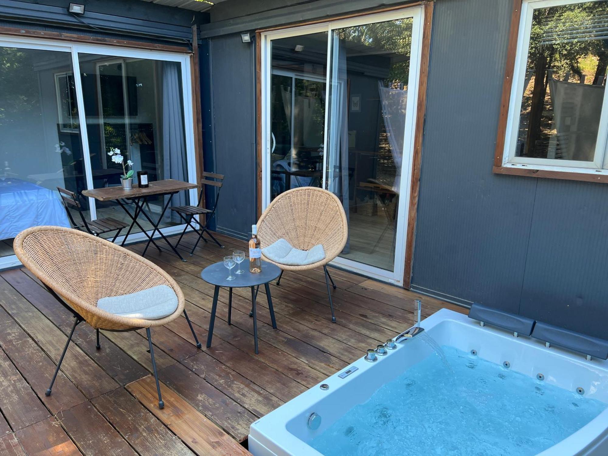 Superbe Cabane Jacuzzi Jardin Clim Wifi Parking Meyreuil Exterior photo